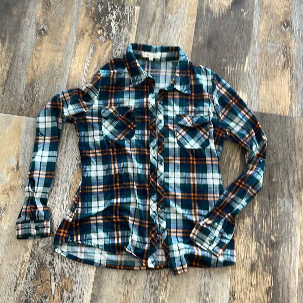 Women’s large plaid/flannel button down top